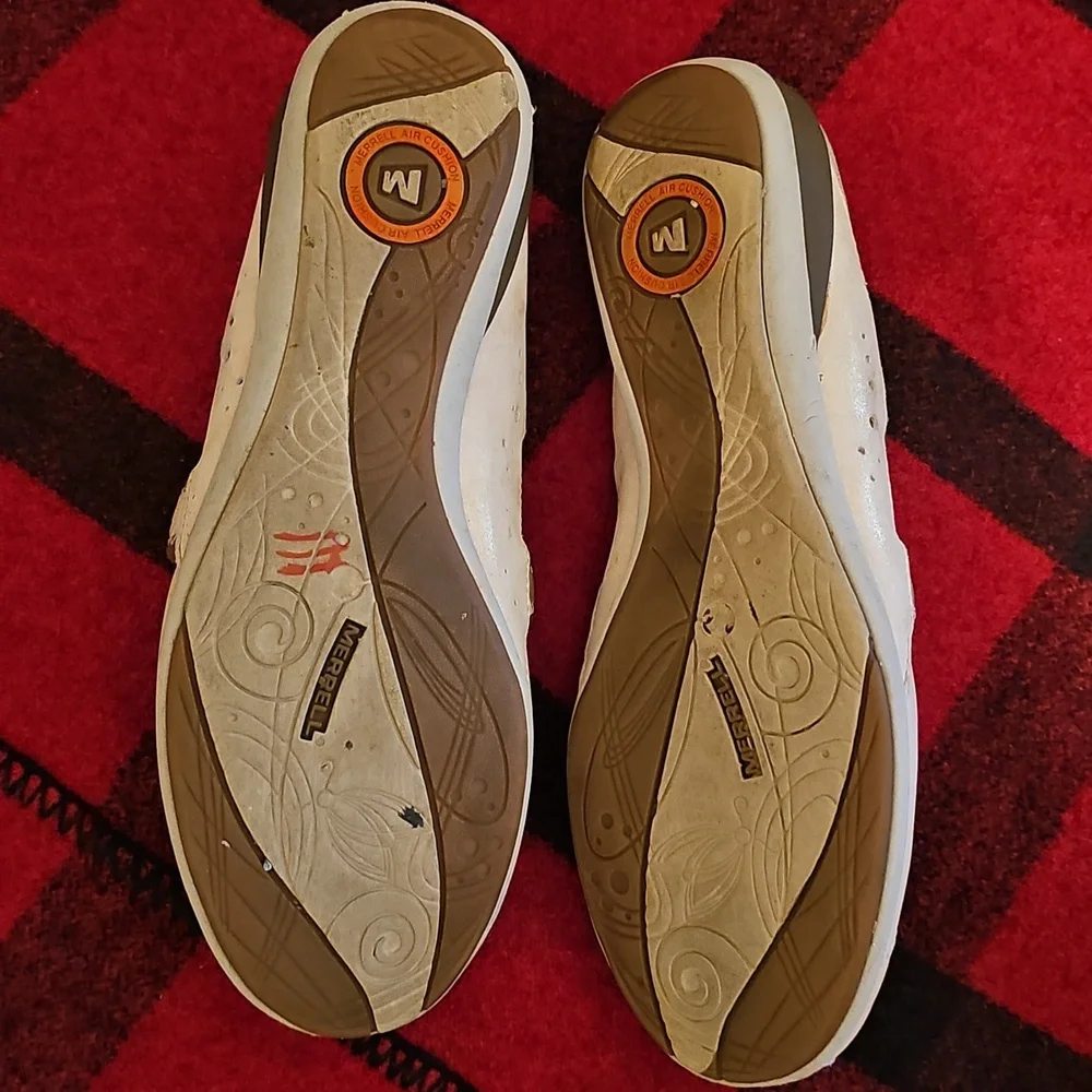 Merrell Slip-on Shoes EUC - Picture 2 of 4